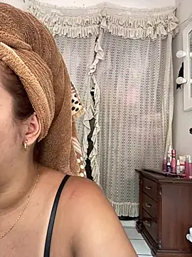 victoria luxx  online show from April 15, 8:09 pm