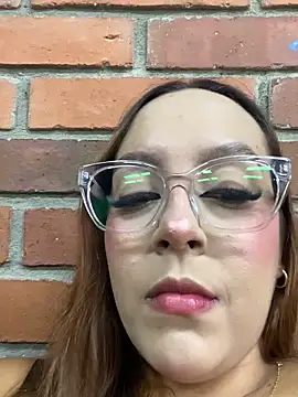 victoria luxx  online show from March 27, 8:20 pm