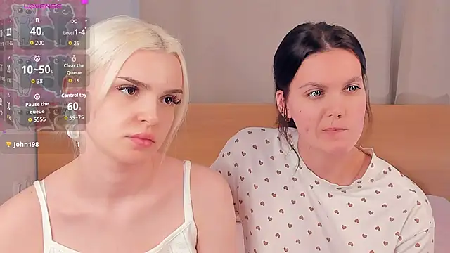 JuliannPaysour online show from April 10, 7:47 am