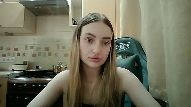 KariLindsey online show from April 18, 6:54 pm