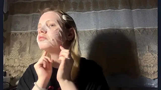 KrystenHoye online show from April 13, 5:36 pm