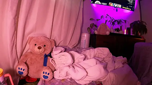 alldogsgotoheaven online show from April 25, 2:03 pm