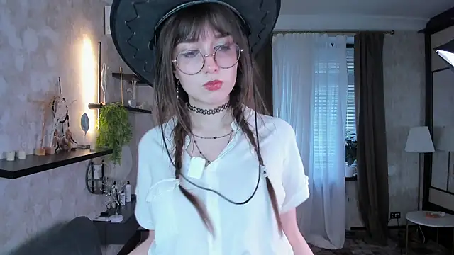 LaelIvie online show from April 18, 8:17 am