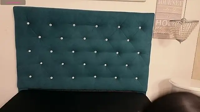 Morgansmithx online show from April 24, 1:36 pm