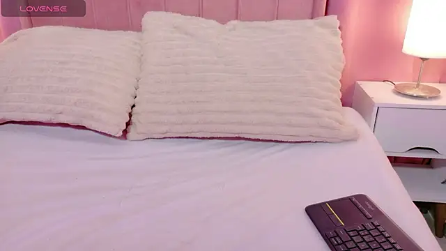 MoollyLove online show from April 18, 12:07 pm