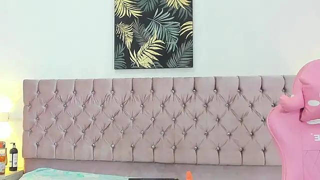 annie  rouse online show from April 4, 1:43 pm