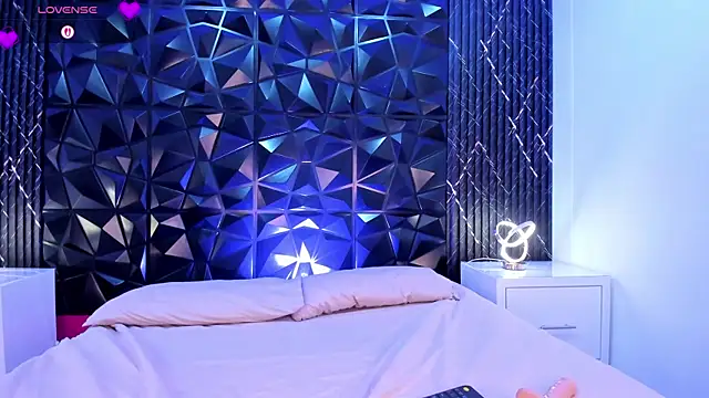 TifannySommers online show from April 18, 7:58 pm