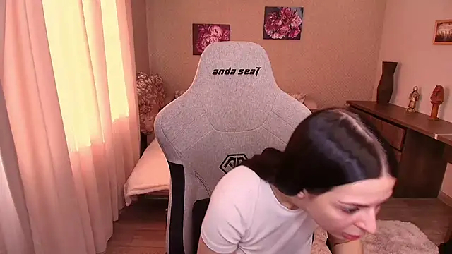 EvaSmeet online show from April 14, 5:07 am