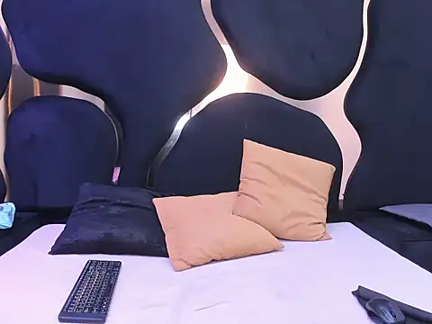 LunaaCastillo online show from April 14, 8:20 pm