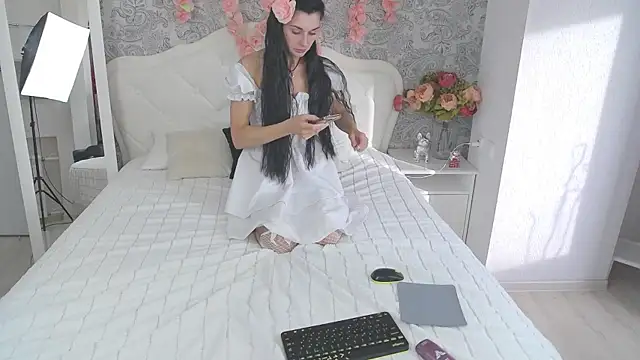 AriannaCruise online show from April 6, 4:23 am