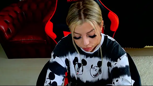 Ohh Nicole online show from April 7, 2:08 pm