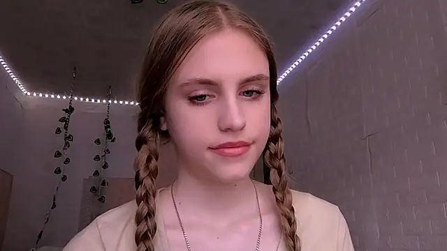 EveCoutch online show from April 20, 12:30 pm