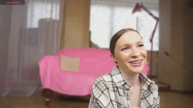 Nayeomy online show from April 17, 1:57 pm