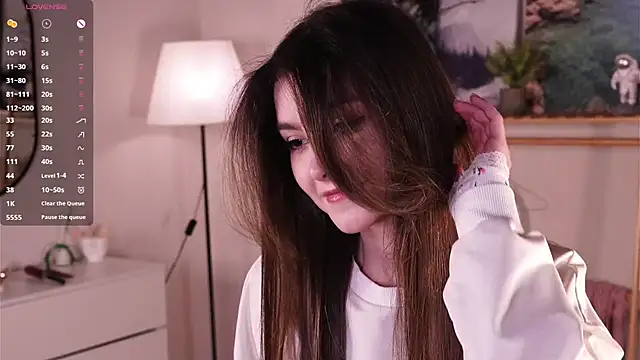 CherlyGuss online show from April 17, 3:30 am