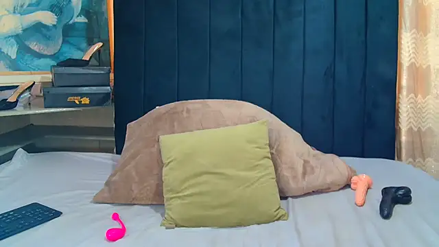 CaramelCandyxx online show from July 19, 6:15 am