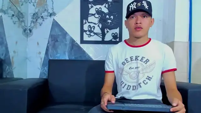 Robert smith26 online show from April 25, 12:30 pm