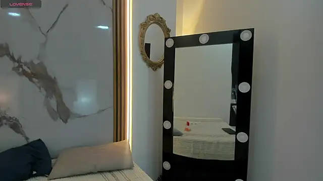 GlossyBratz online show from April 13, 8:53 pm