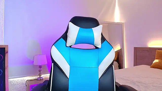 Ally Bu online show from April 16, 7:46 pm