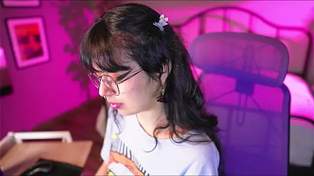 Saphyralux online show from July 10, 9:59 pm