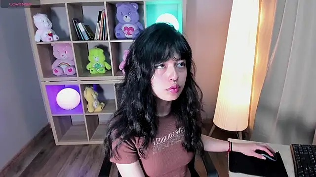 Saphyralux online show from June 17, 9:49 pm
