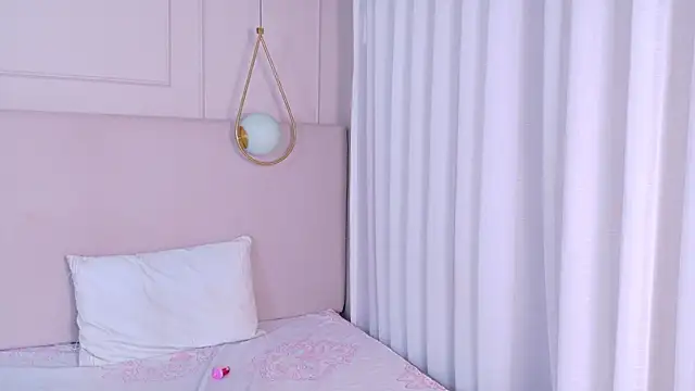 ThalianaRosse online show from April 10, 6:30 am