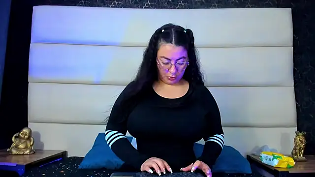 alice morris77 online show from April 18, 12:57 am