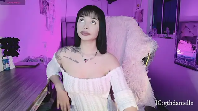 goth Valentinna online show from April 19, 1:27 am