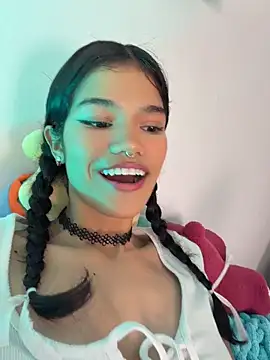 Emycarver09  online show from April 18, 11:59 pm