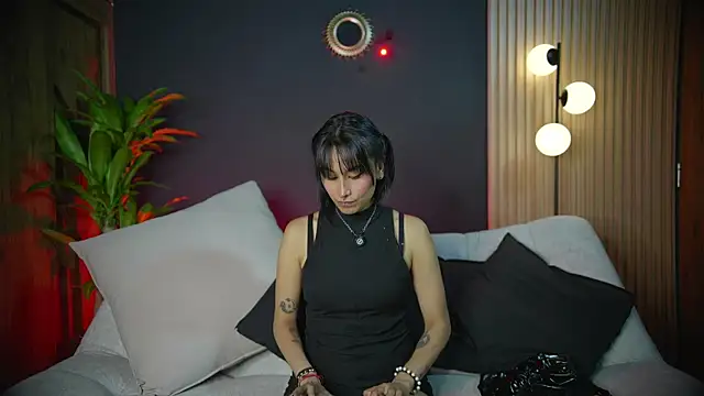 charlottehershel02 online show from April 17, 2:46 am