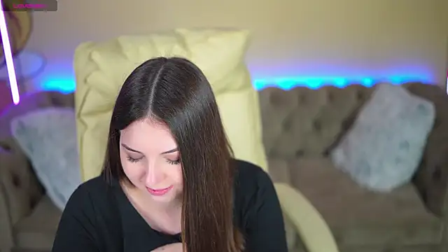 LindsyRawr online show from April 15, 7:03 pm