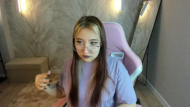 Luna Host online show from April 18, 2:14 am