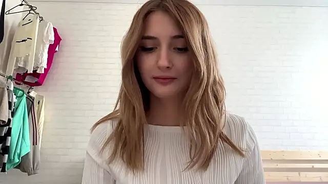 CassiPlacido online show from April 11, 12:42 pm