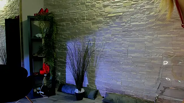 JeniferRosee online show from April 16, 7:46 pm