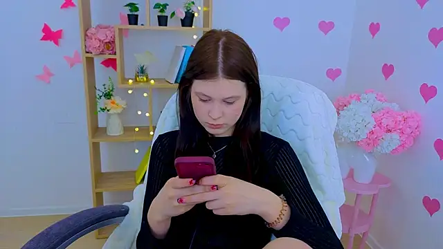 EvaOnyx online show from April 7, 10:39 am