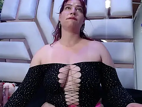 Lola heart  online show from April 15, 3:29 am