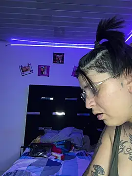 lunaa love online show from April 2, 2:09 am