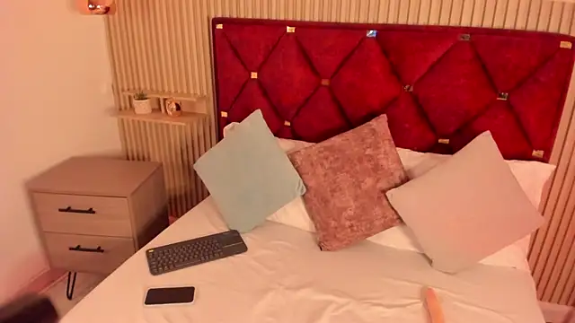 VictoriaKane online show from April 16, 1:44 pm