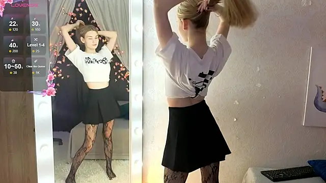 SugarNyaa online show from April 12, 8:33 pm