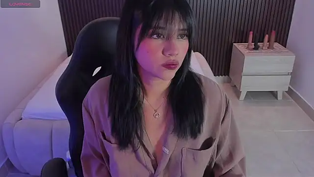 MILLYEVANS1 online show from April 14, 3:06 am