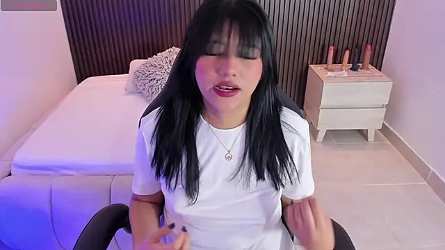 MILLYEVANS1 online show from April 15, 3:07 am