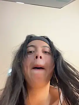 bella stowgn online show from April 18, 7:07 pm