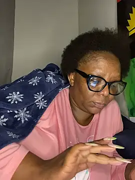 BoobsQueeen online show from July 14, 5:45 am