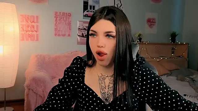 molly rettyy online show from April 15, 4:13 am