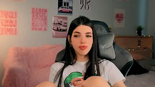 molly rettyy online show from April 11, 7:45 am