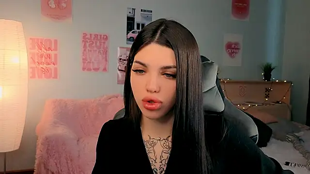 molly rettyy online show from April 18, 4:48 am