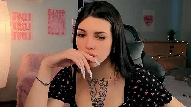 molly rettyy online show from April 16, 4:24 am