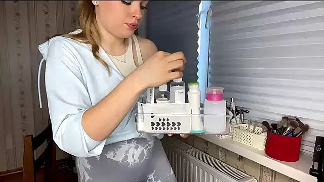 LolaZola online show from April 1, 2:58 pm