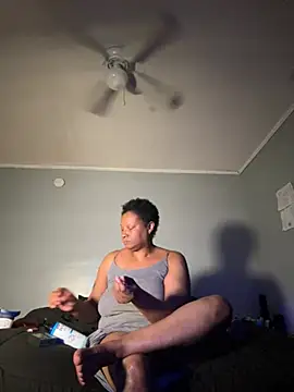 Sweetie8582 online show from April 16, 12:11 am