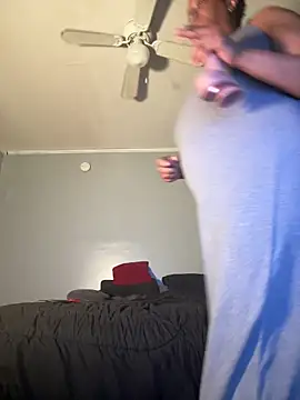 Sweetie8582 online show from April 15, 12:55 am