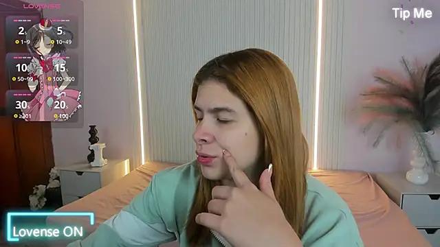 AliceHill8 online show from April 19, 11:43 am